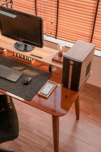 Wooden valet tray – where your essentials find balance